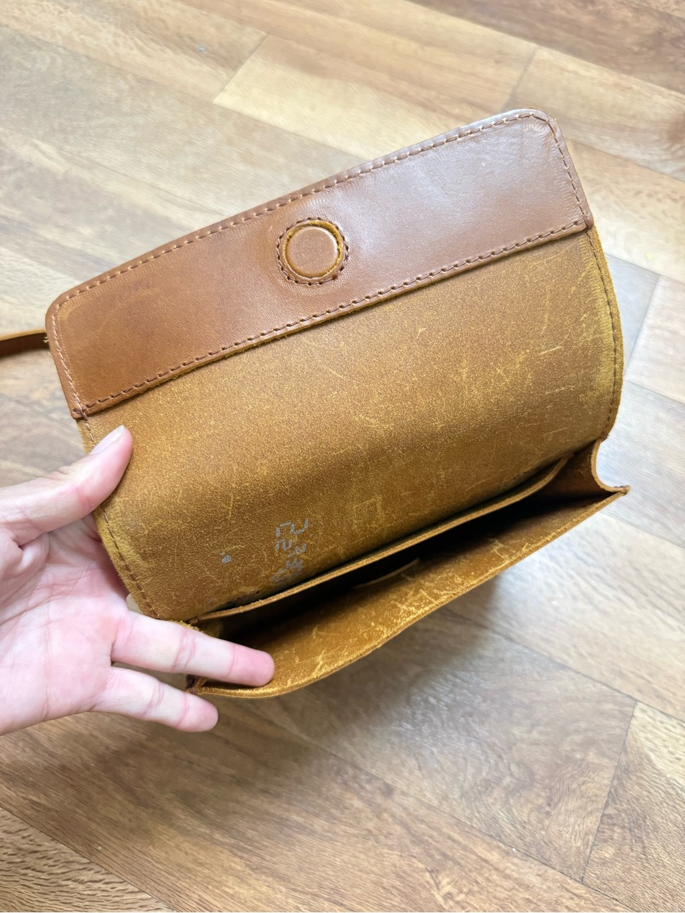 Portland Leather basic Crossbody Wallet - Picture 3 of 4
